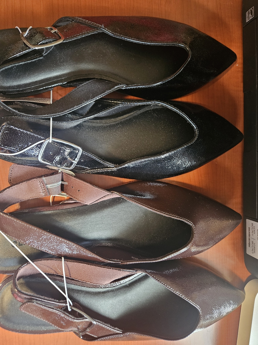 Old Navy Pointed-Toe Slingback Flats in Black and Maroon 2PAIRS